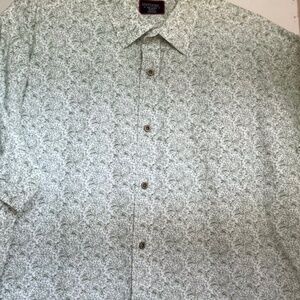 One UNTUCKit mens XXL short sleeve, a variety of eleven shirts are available.